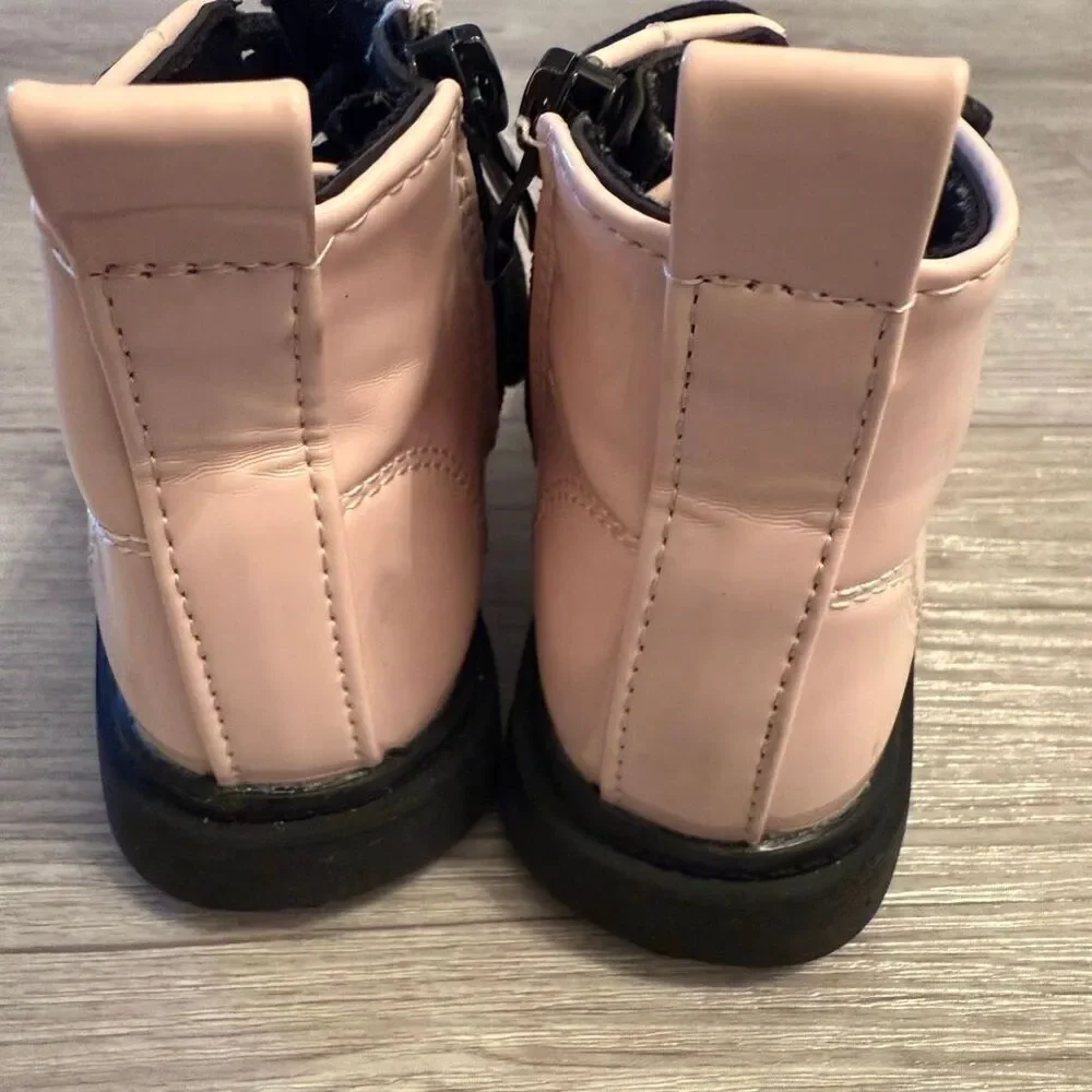 Comfy Kids Ankle Fashion Boots in Pink size 6M